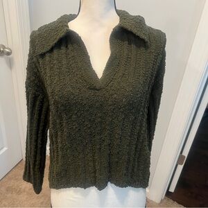 Elegant Olive V-Neck Sweater for Women nwot